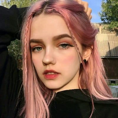 กบ สุวนันท์ avatar